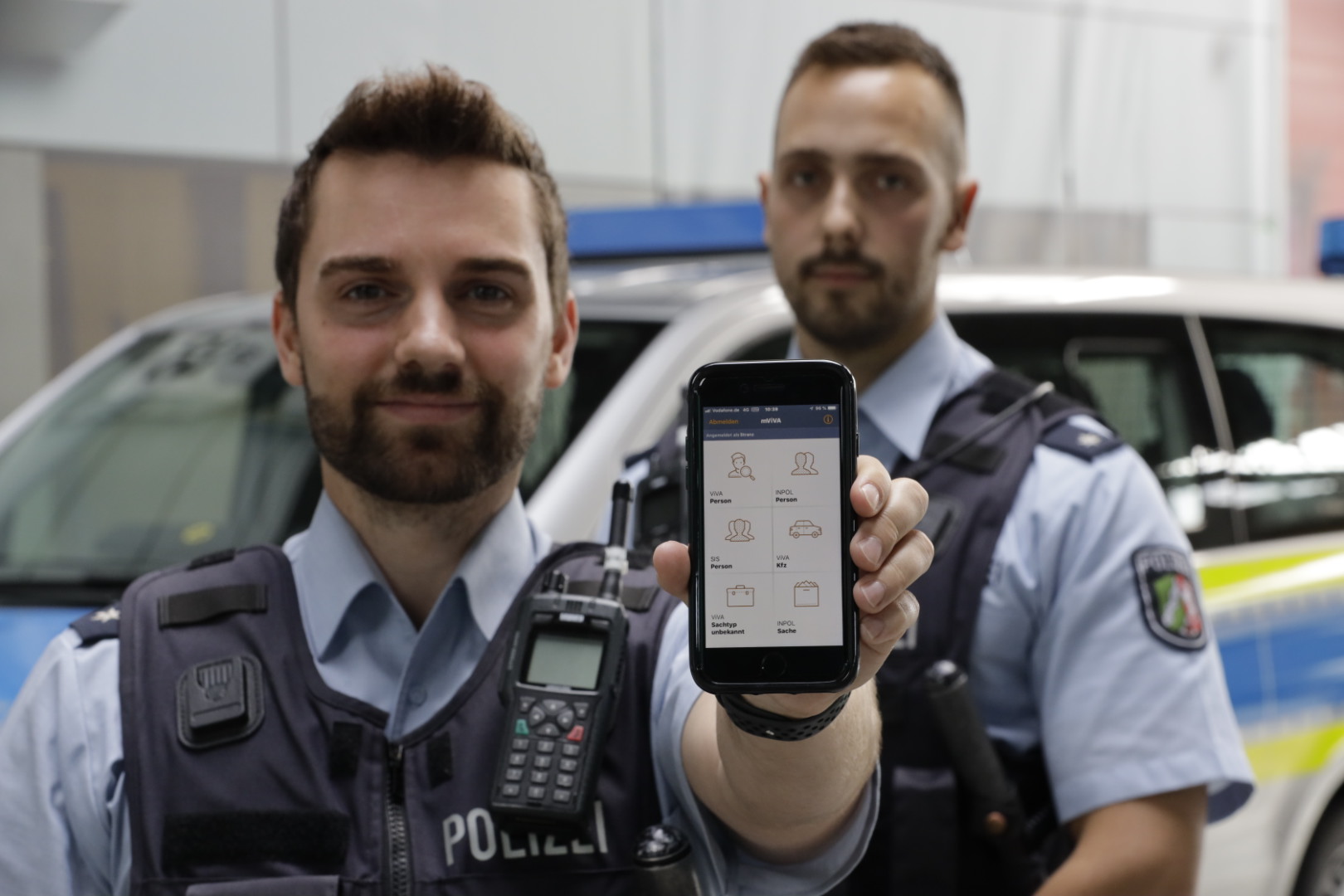 Smartphones für Einsatzkräfte: Digitalisierungsprojekt bei der Polizei  abgeschlossen