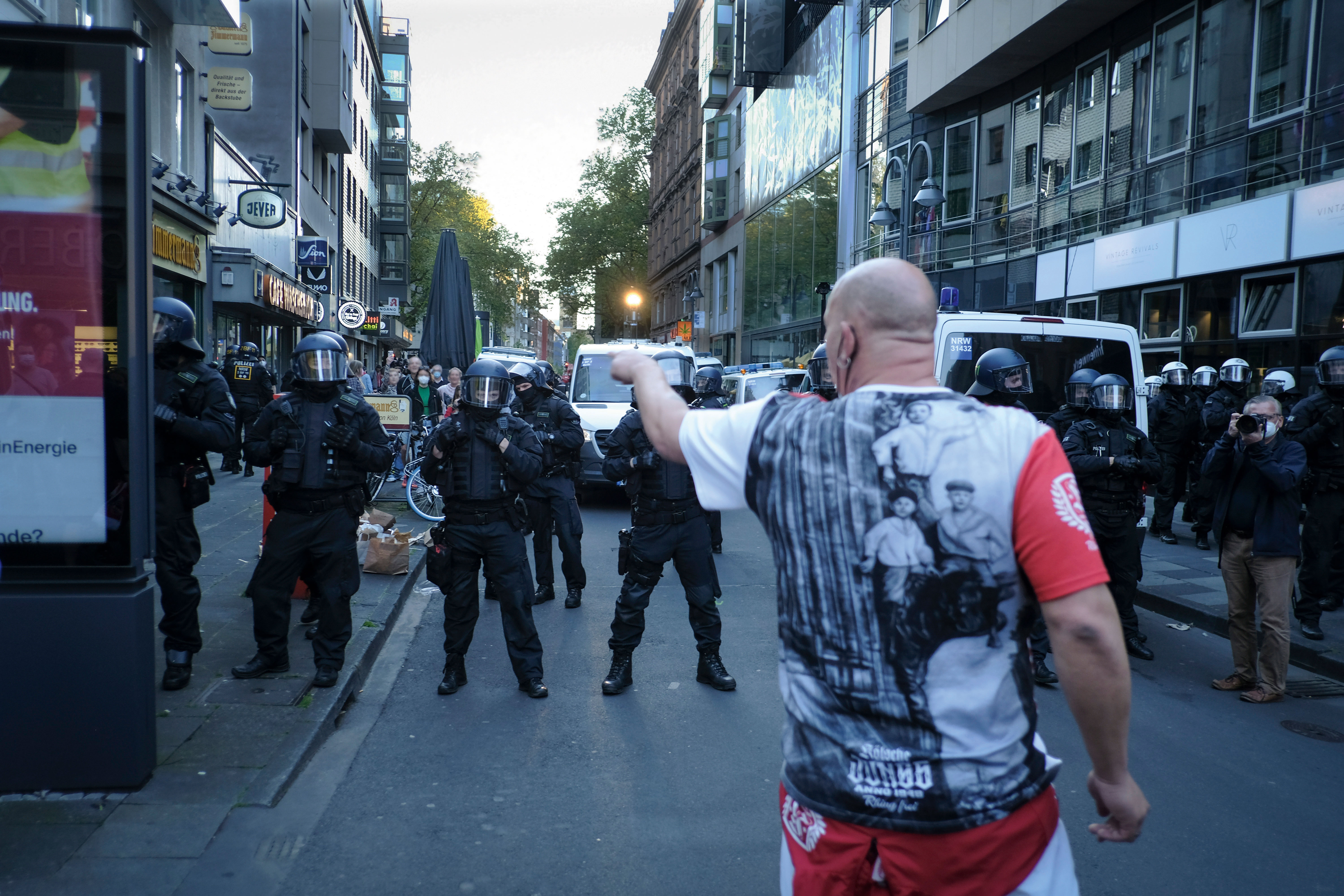 Die Beamten haben gelernt, Aggressionen ins Leere laufen zu lassen.