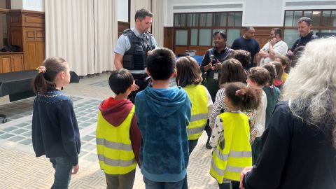 Kindergarten group at the Paris MItte police station
