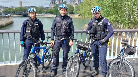 Cycle patrol along the Seine