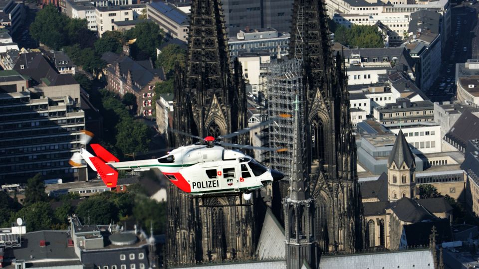 Polizeihubschrauber über Köln