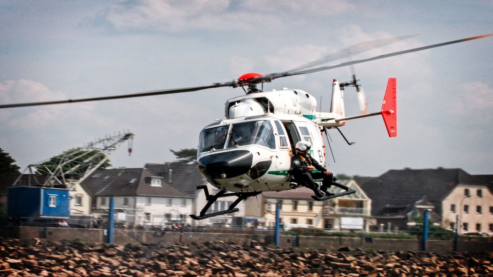 Wasserrettungsübung Kufenretter