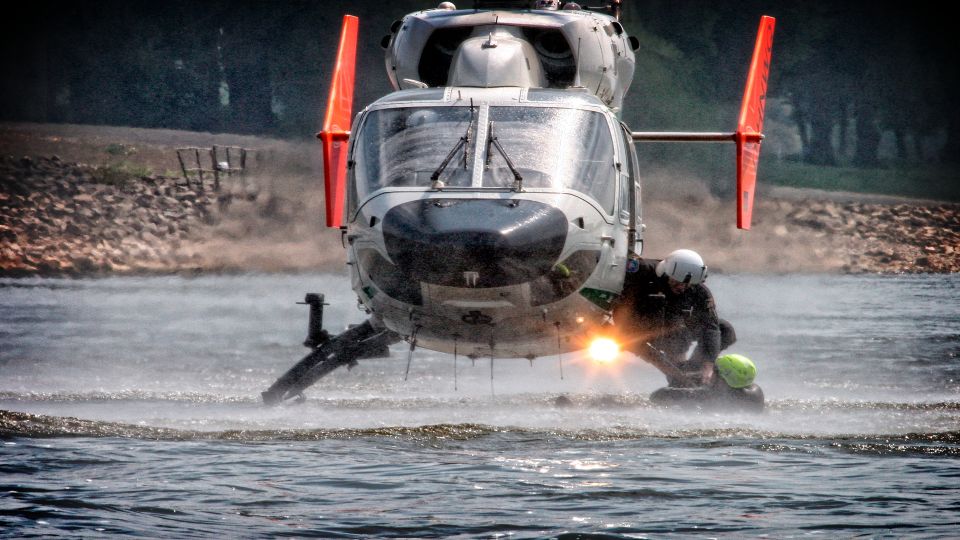 Wasserrettungsübung Kufenretter